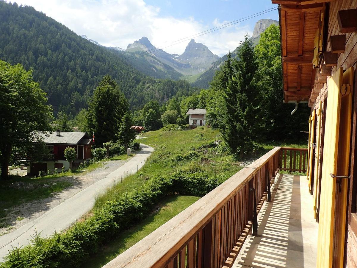 Вилла Chalet Le Muguet Овронна Экстерьер фото